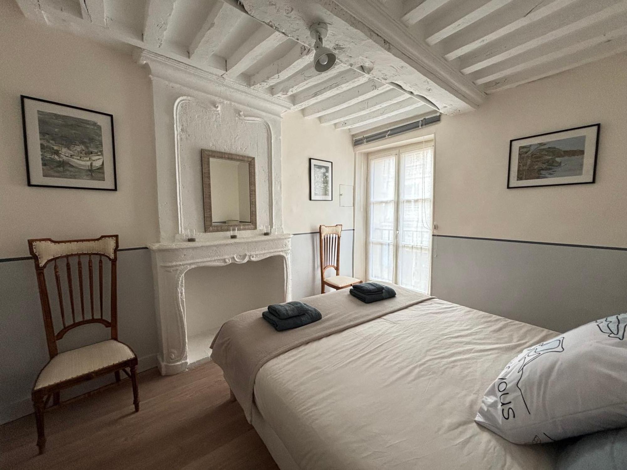 Les Remparts Apt Spacieux 1 Er Etage Renove Joliment Decore Bien Equipe Plein Centre Bayeux Proche Plages Du Debarquement Parking Gratuit A Proximite Dış mekan fotoğraf
