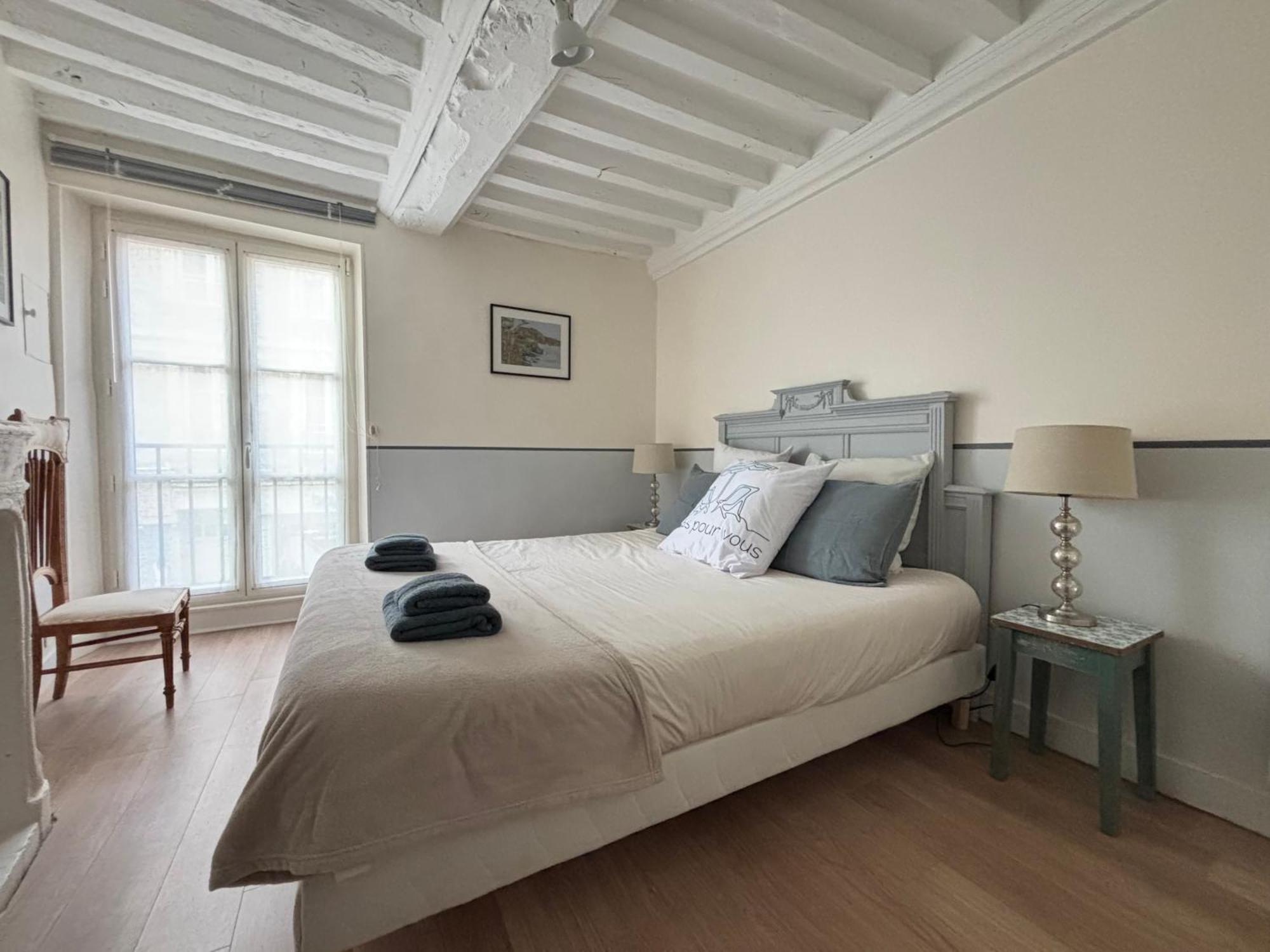 Les Remparts Apt Spacieux 1 Er Etage Renove Joliment Decore Bien Equipe Plein Centre Bayeux Proche Plages Du Debarquement Parking Gratuit A Proximite Dış mekan fotoğraf